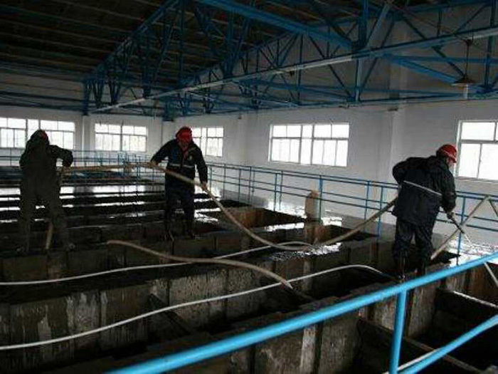 廠區(qū)沉淀池清理 